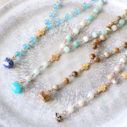 Sets d'inspiration Confectionnez d’élégants colliers avec des pendentifs en pierre naturelle