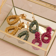 Sets d'inspiration Création de boucles d’oreilles accroche-regard avec boucles d’oreilles et pendentifs facettés 