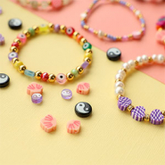 Sets d'inspiration Comment créer de jolis bracelets avec des perles en polymère et acrylique ?