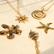 Sets d'inspiration Idées bijoux ensoleillées avec nos nouvelles breloques