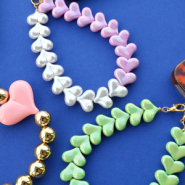 Sets d'inspiration Créer des bijoux avec des perles acryliques en forme de cœur