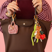 Sets d'inspiration Associations ludiques avec des pendentifs de sac tendance