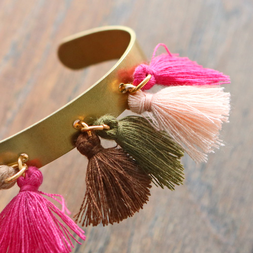 Bijoux &agrave; pompons &agrave; des prix tr&egrave;s attractif !