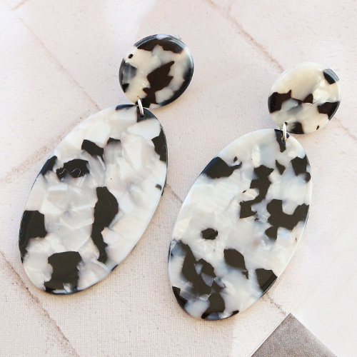 100% tendance : des pendentifs en r&eacute;sine !