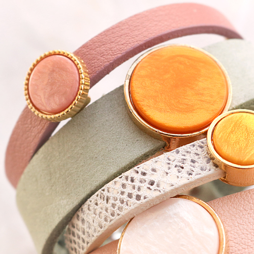 Inspiration avec des bracelets et des porte-cl&eacute;s Cuoio + cabochons Polaris Elements