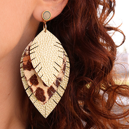 Fabriquez des boucles d&rsquo;oreilles/porte-cl&eacute;s avec des pendentifs en simili cuir  
