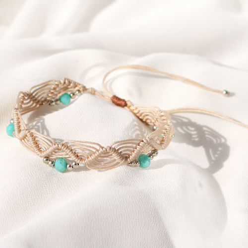 Utilisez la nouvelle collection de perles &agrave; facettes pour la r&eacute;alisation des bijoux color&eacute;s !