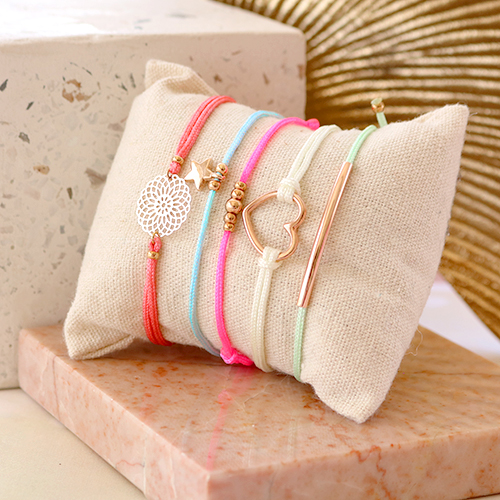 Laissez-vous inspirer ! D&eacute;couvrez ici ce que vous pouvez cr&eacute;er avec le fil macram&eacute; : 
