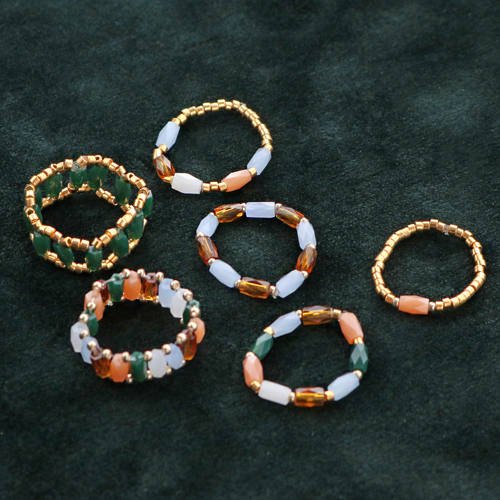 DIY : voici comment confectionner des bagues tendance avec des perles &agrave; facettes tube :