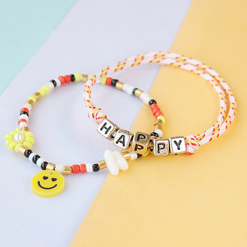 Soyez cr&eacute;atif et confectionnez les bijoux les plus fun avec les breloques et connecteurs smiley Plexx tout en couleurs 