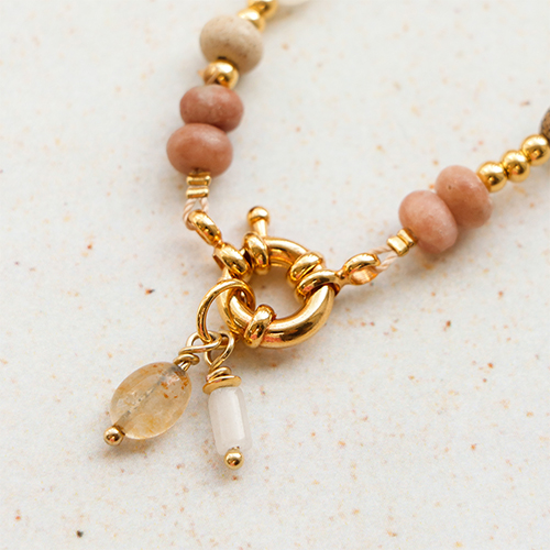 Soyez cr&eacute;atif(ve) avec des pierres naturelles et cr&eacute;ez des parures de bijoux vari&eacute;s