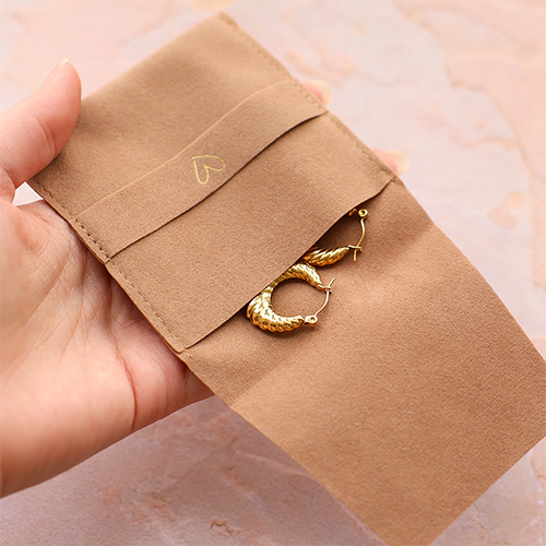 Comment emballer vos bijoux dans des sacs &agrave; bijoux ?