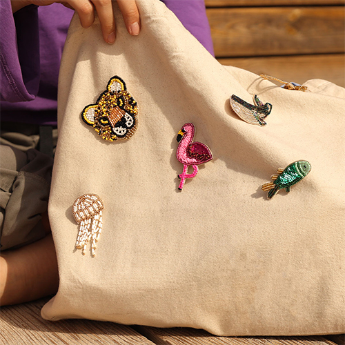 Moment d&rsquo;inspiration avec des broches en forme d'animaux 