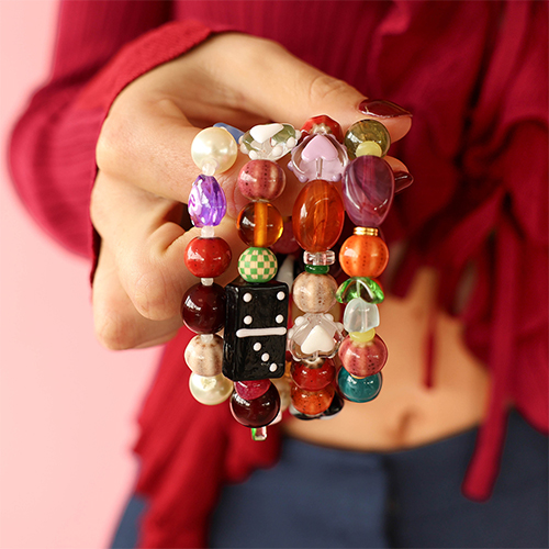 Cr&eacute;er des bijoux avec des perles en verre et en c&eacute;ramique