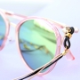 Summer proof ; des cordons &agrave; lunettes et des boucles d'oreilles minimalistes
