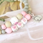 Des bracelets mignons avec des perles en c&eacute;ramique