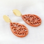 Faire des boucles d&rsquo;oreilles avec des pendentifs en r&eacute;sine et des clous d&rsquo;oreilles en m&eacute;tal DQ