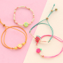 On adore ces bracelets color&eacute;s avec des perles en p&acirc;te polym&egrave;re !