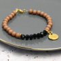Avec les pendentifs lettres en m&eacute;tal DQ, vous cr&eacute;ez de magnifiques bracelets et boucles d'oreilles personnalis&eacute;s