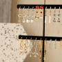 Cr&eacute;ez les plus belles boucles d'oreilles tendance avec des breloques en laiton !