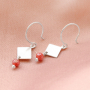 Comment confectionner les boucles d&rsquo;oreilles et les bracelets les plus originaux avec des breloques et des appr&ecirc;ts en argent 925 :