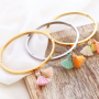 Vous pouvez confectionner ces bijoux avec notre toute nouvelle collection de pompons : 