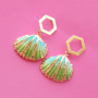 Colliers et boucles d&rsquo;oreilles avec la derni&egrave;re collection de pendentifs coquillage :