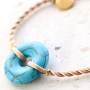 D&eacute;couvrez ici comment confectionner de superbes boucles d&rsquo;oreilles et bracelets avec des pendentifs disques en pierre naturelle