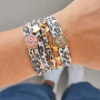 Fabriquez de jolis bracelets et des &eacute;lastiques &agrave; cheveux avec des rubans &eacute;lastiques cousus imprim&eacute; l&eacute;opard :