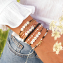 Des bracelets tendance en fil macram&eacute; avec des perles Miyuki et des perles lettres 