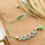 &Agrave; court d&rsquo;inspiration ? Vous pouvez facilement confectionner vous-m&ecirc;me ces bracelets avec des perles lettres acryliques :