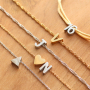 Voici comment cr&eacute;er des bijoux personnalis&eacute;s avec les nouvelles perles initiales en acier inox :