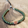 D&eacute;couvrez ici comment confectionner ces superbes bracelets avec des perles en bois : 