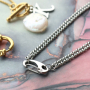Voici comment combiner or et argent dans des bijoux tendance en acier inox :