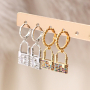 Vous pouvez confectionner ces bijoux tendance avec les derniers pendentifs fermoirs : 