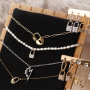 Vous pouvez confectionner ces bijoux tendance avec les derniers pendentifs fermoirs : 
