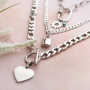 Voici comment styliser les derniers bracelets et colliers &agrave; maillons : 