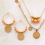 Vous pouvez confectionner ces bijoux tendance avec les breloques Fleur de naissance :
