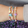 D&eacute;couvrez comment confectionner des bracelets super cool avec les perles acryliques fleurs et th&egrave;me marin 