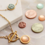Soyez cr&eacute;atifs ! D&eacute;couvrez ici comment cr&eacute;er de magnifiques bracelets, boucles d&rsquo;oreilles et colliers avec les cabochons Polaris Elements 