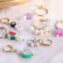 Cr&eacute;ez des bijoux &agrave; la mode avec diverses perles acryliques et les clous &agrave; t&ecirc;te plate arc-en-ciel en m&eacute;tal DQ 