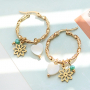 Laissez-vous inspirer et confectionnez des colliers et des boucles d&rsquo;oreilles tendance avec des breloques et des connecteurs en acier inox. 