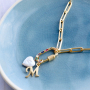 Confectionner des bijoux de caract&egrave;re avec des pendentifs fermoirs en zirconium ! 