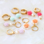 DIY : Confectionner des bijoux avec des perles roses  