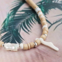 Confectionner des bracelets et des colliers estivaux avec diverses perles en c&eacute;ramique DQ grecque 