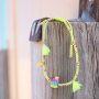 Confection de bijoux d&rsquo;&eacute;t&eacute; tendance avec des perles coquillage, des perles en verre et bien d&rsquo;autres &eacute;l&eacute;ments fun ! 
