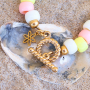 Lancez-vous avec des perles acryliques rondelles dans les plus belles couleurs pastel ! 