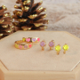 Combinez ces bagues et boucles d&rsquo;oreilles color&eacute;es avec des bijoux faits main