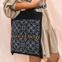 Disponible dans des couleurs et des motifs tendance