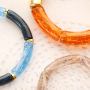 D&eacute;marrez avec diverses perles tubes acryliques craquel&eacute;